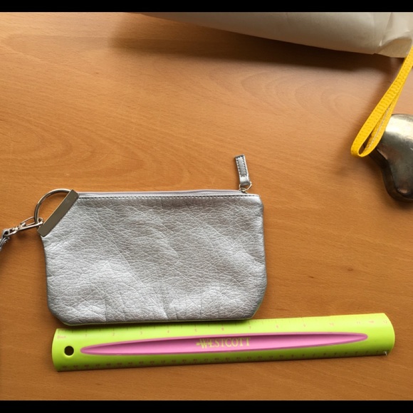 Wristlets, two colors - Picture 4 of 6